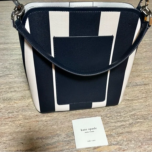 NWOT Spade ♠️ bucket bag striped navy blue and white - Picture 2 of 16